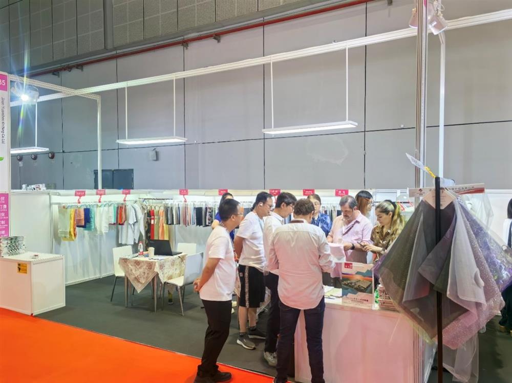 以科技綠色鏈接紡織商機(jī)！元首針織亮相2025中國(guó)國(guó)際紡織面料及輔料（秋冬）博覽會(huì)