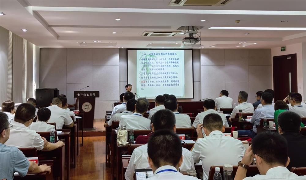 強(qiáng)化“三項(xiàng)能力”,激發(fā)創(chuàng)新活力！ 濟(jì)南產(chǎn)發(fā)集團(tuán)中層干部企業(yè)治理及經(jīng)營(yíng) 管理提升研修班第一期結(jié)業(yè)